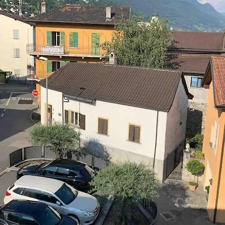 Casetta Ticinese Nel Nucleo 別荘